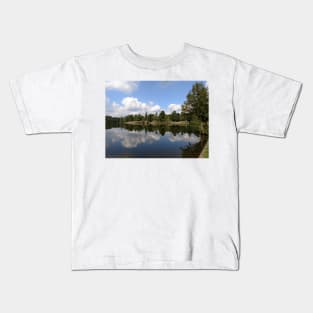 Obelisk pond Virginia lake Sunningdale England UK Kids T-Shirt